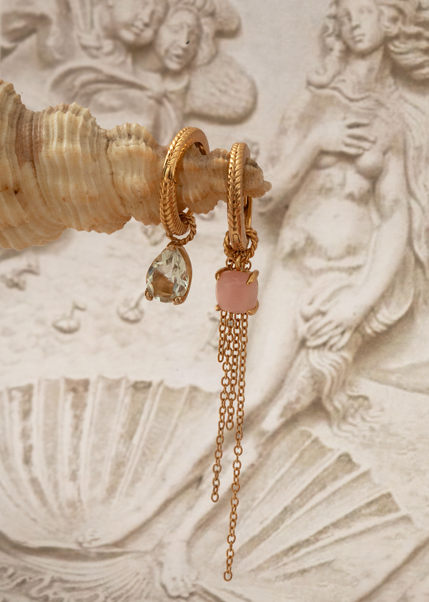 GIF med hoops og charms fra Carré med ægte ædelsten