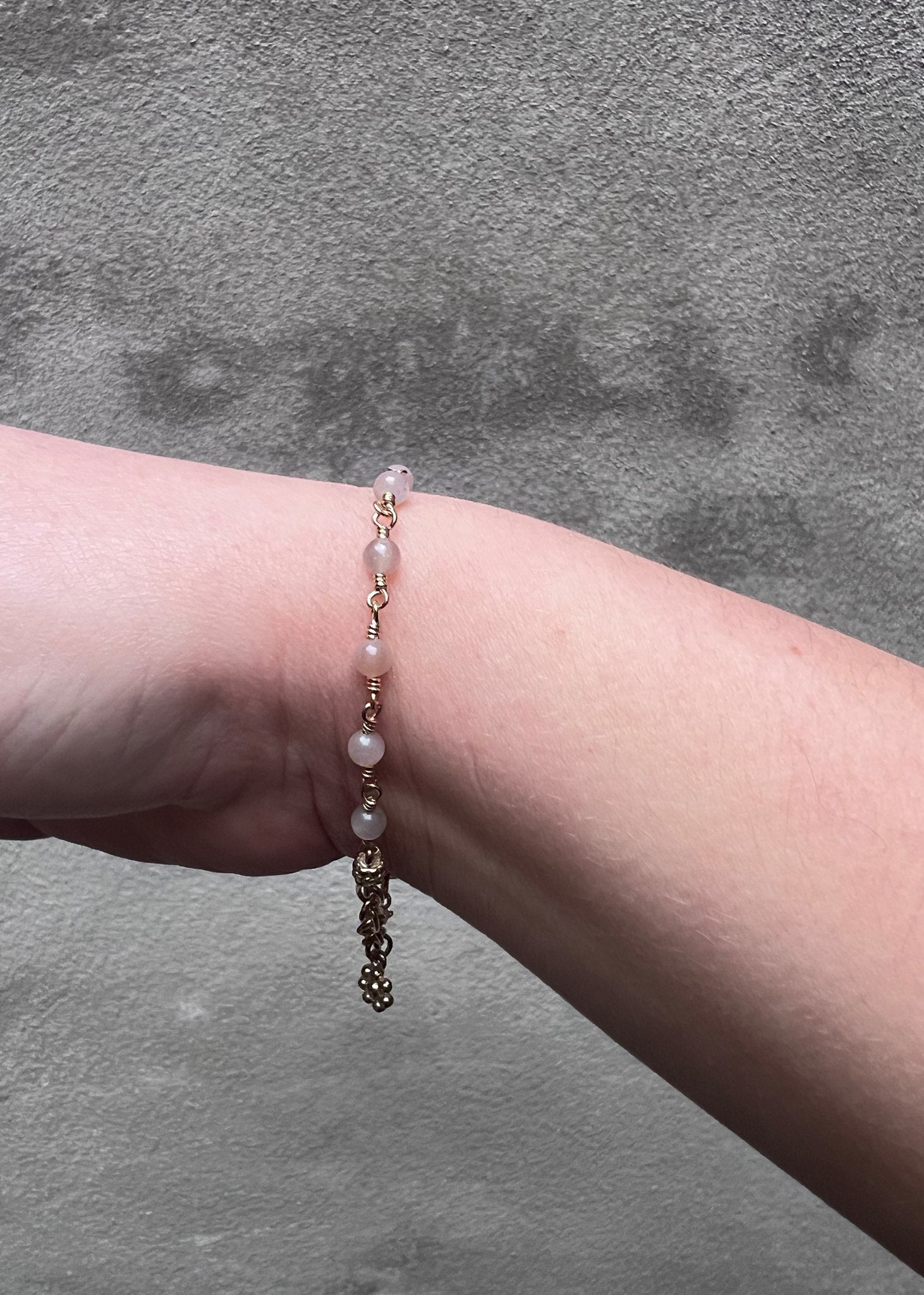 Amina bracelet with Sand Moonstone - gold plated