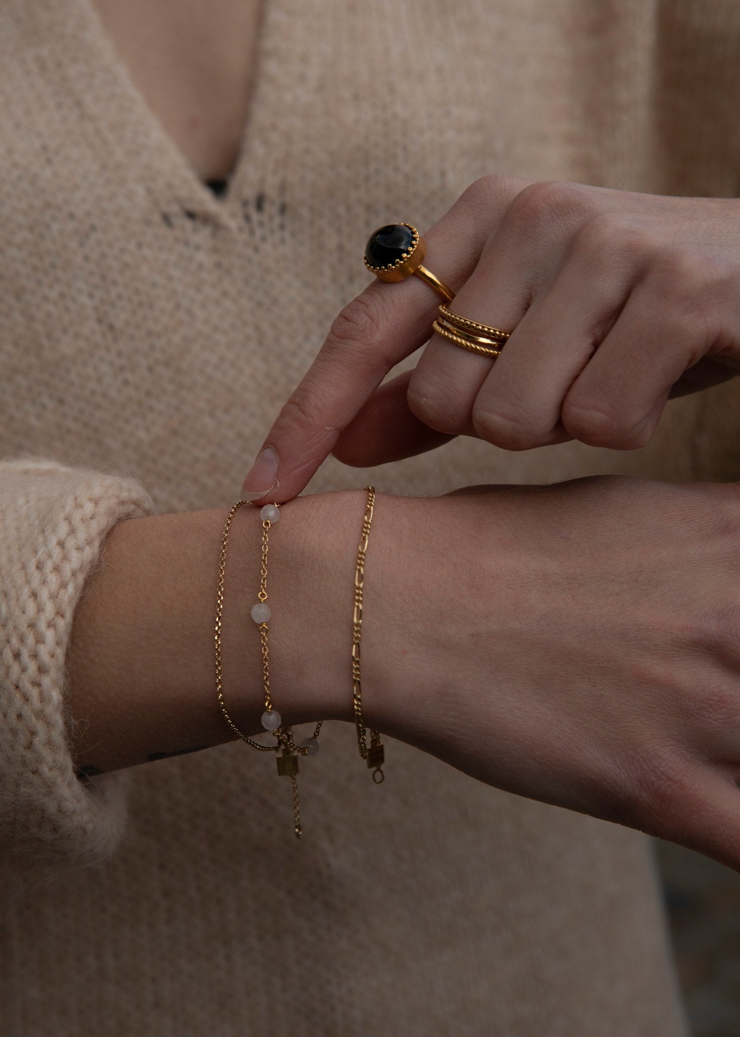 Azalea bracelet with Rose Quartz - gold plated