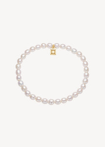 Slip on gemstone friendship bracelet from Carré Jewellery set with June's birthstone, white freshwater pearls