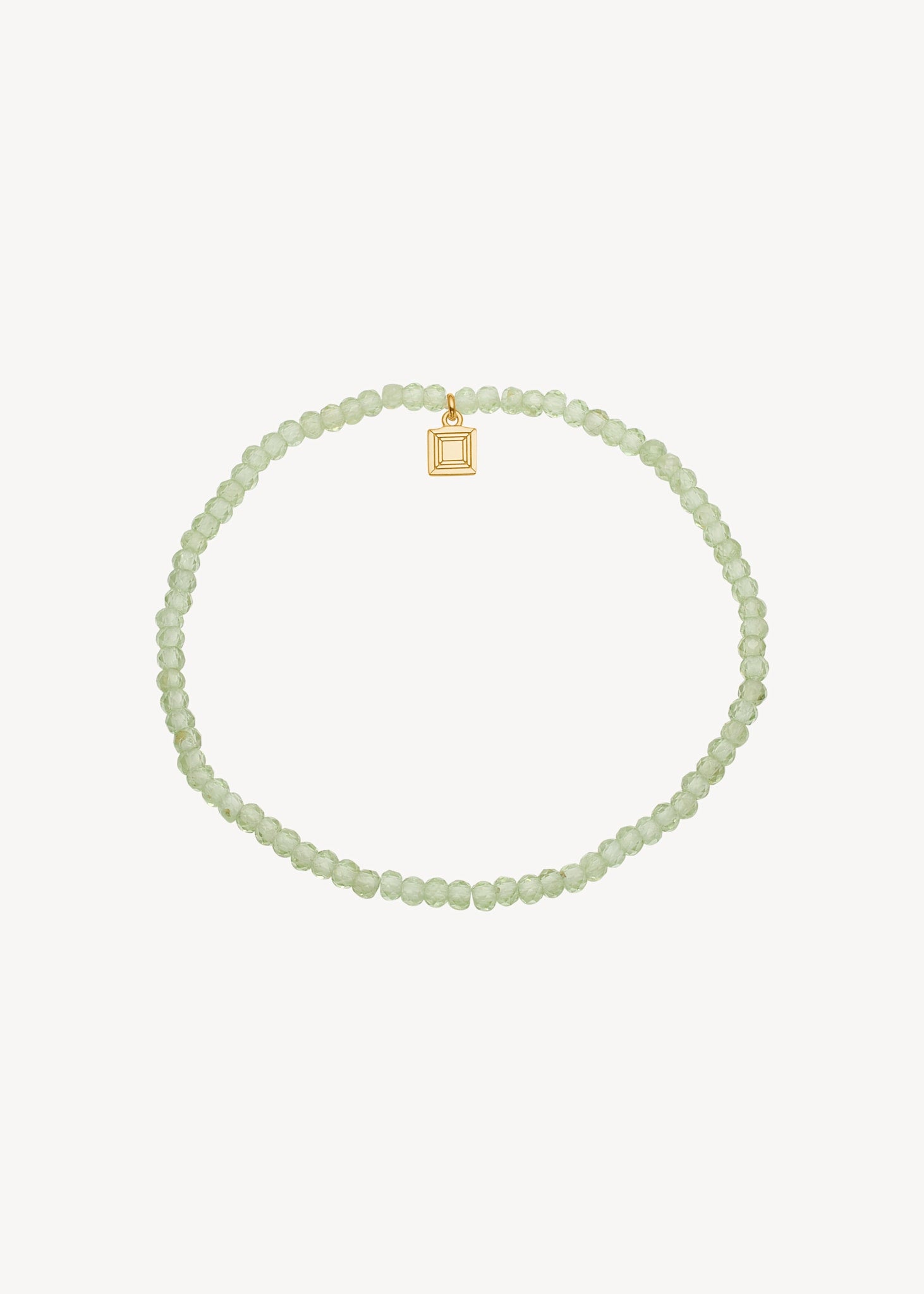 Unikt elastik armbånd i guldbelagt sterling sølv med augusts fødselssten, grøn peridot ædelsten. Perfekt gave til hende og ham med symbolik