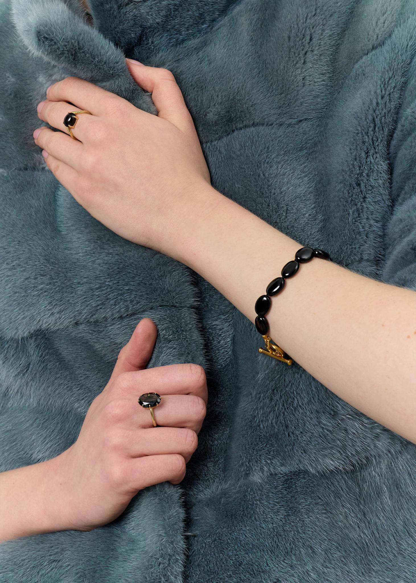 Dragee Midi bracelet with Black Agate - gold plated