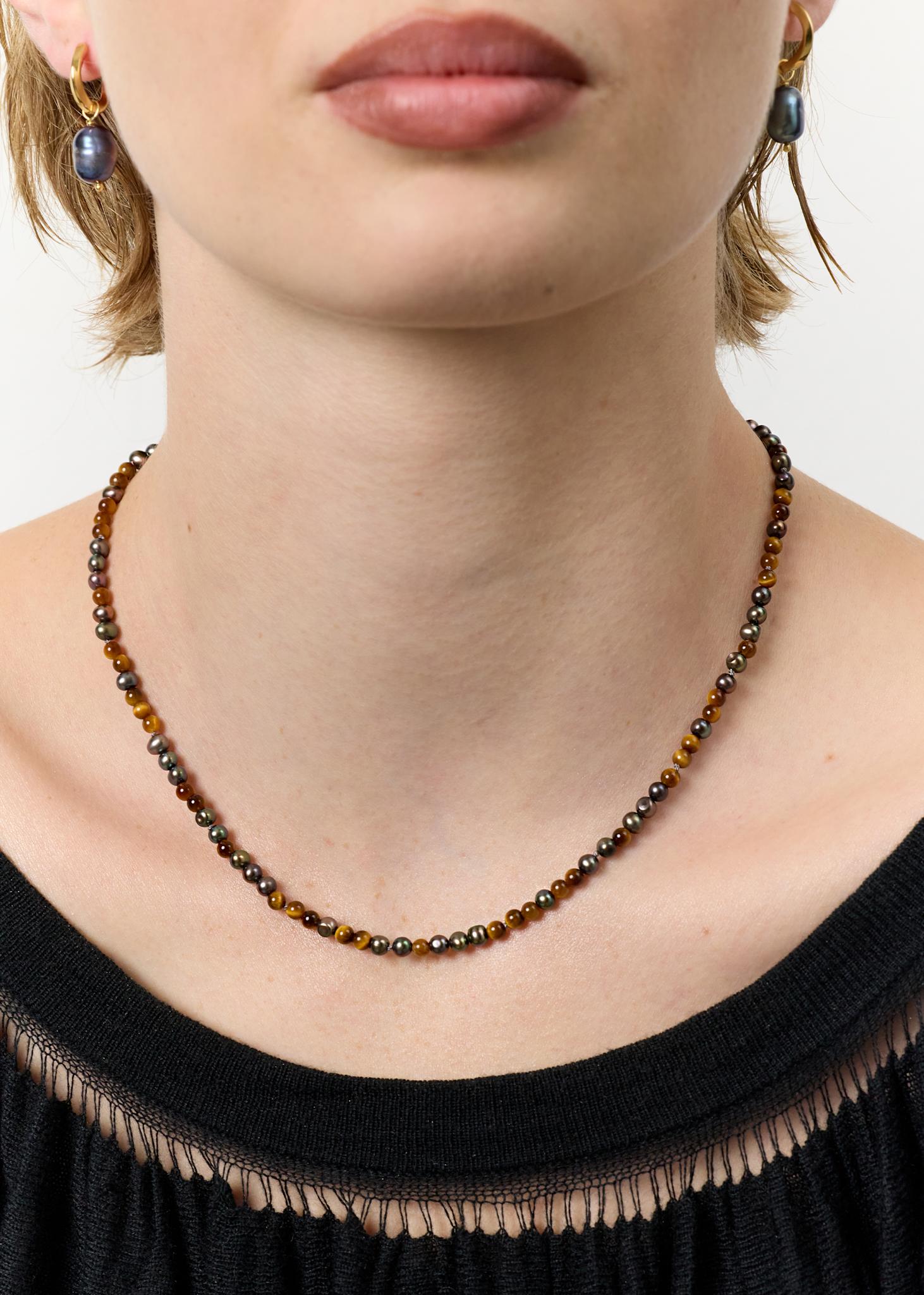 Uma necklace with Peacock Pearls and Tiger's Eye - gold plated