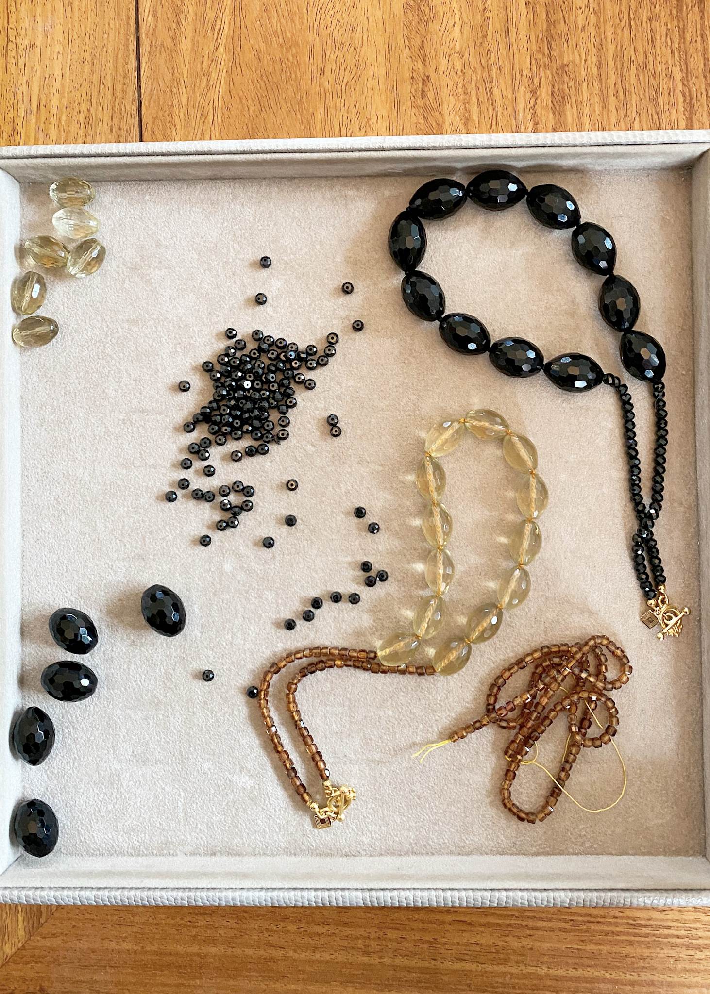 Edith necklace with Black Agate and Black Spinel - gold plated