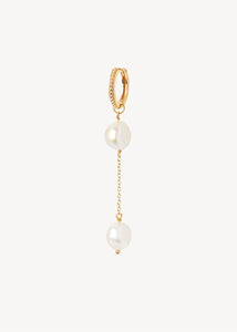 Long dangling earring with hoops in gold plated silver with two baroque freshwater pearls