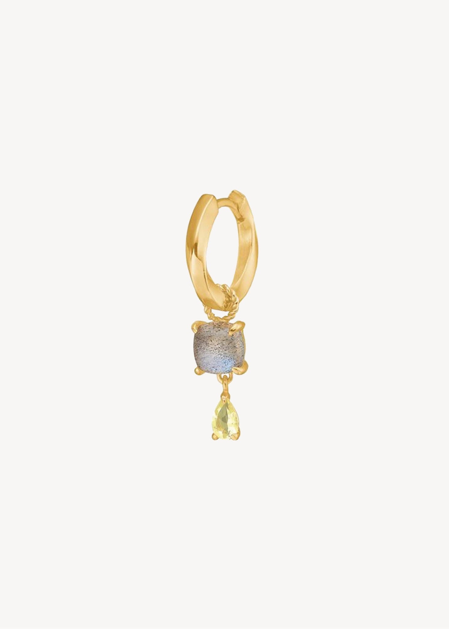 Hoops og charms ørering fra carré jewellery i guld med hængeøreringe vedhæng med lemon kvarts og labradorit 