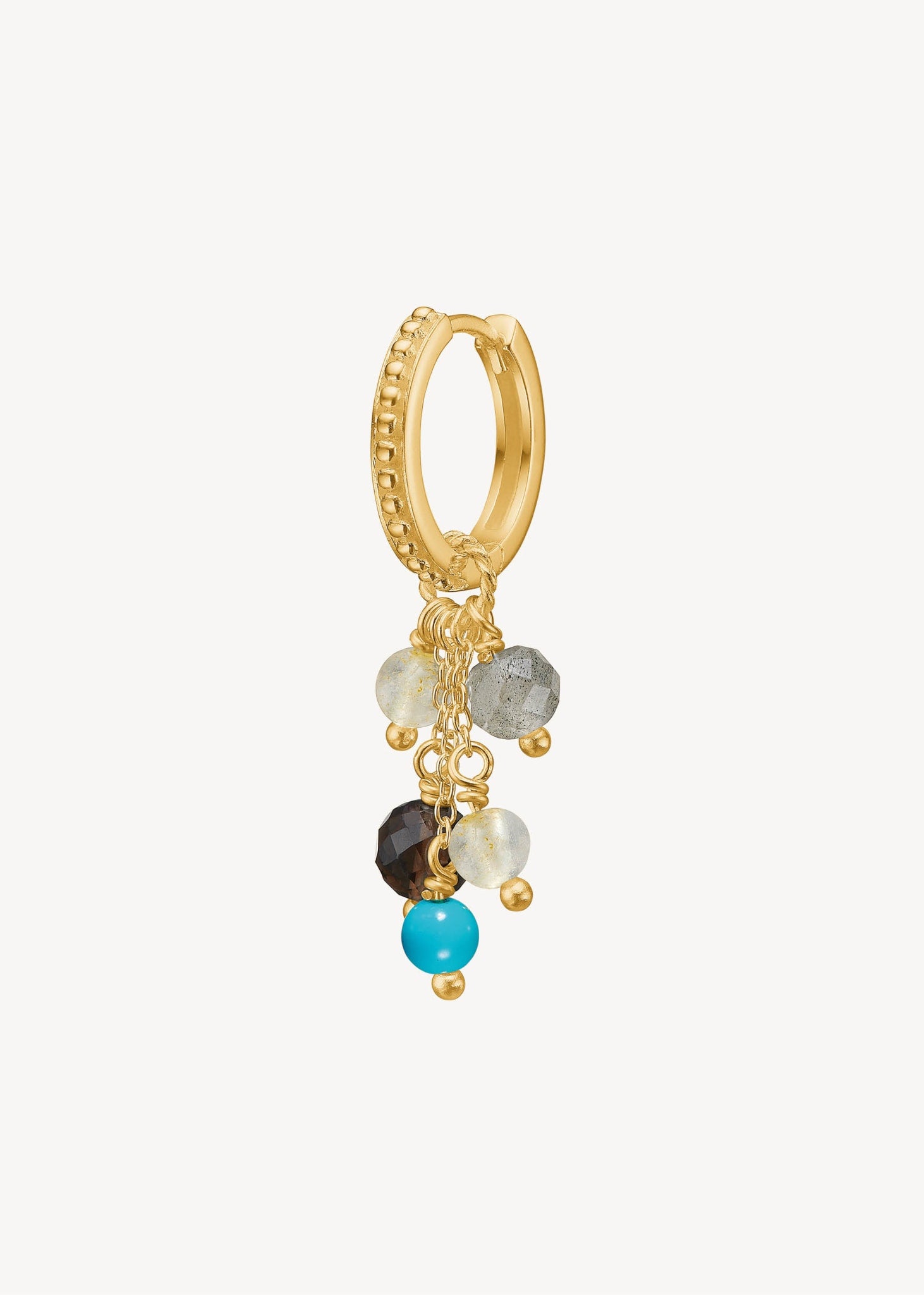 Lange øreringe i hoop stil med blandede ædelsten i gule, blå, brune og grå farver i guld i boho stil til hende og ham