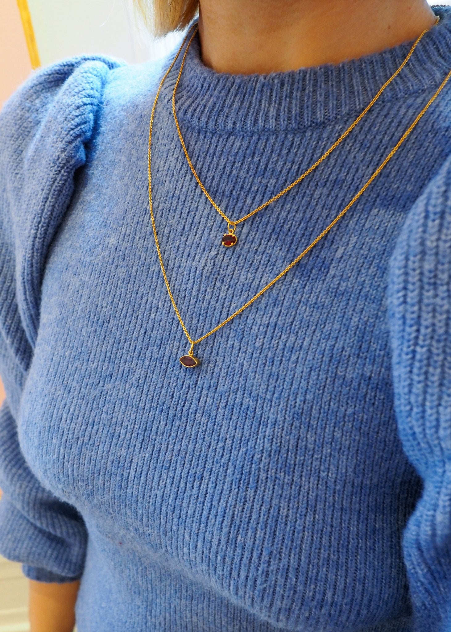 Rita pendant with rhodolite Garnet - gold plated