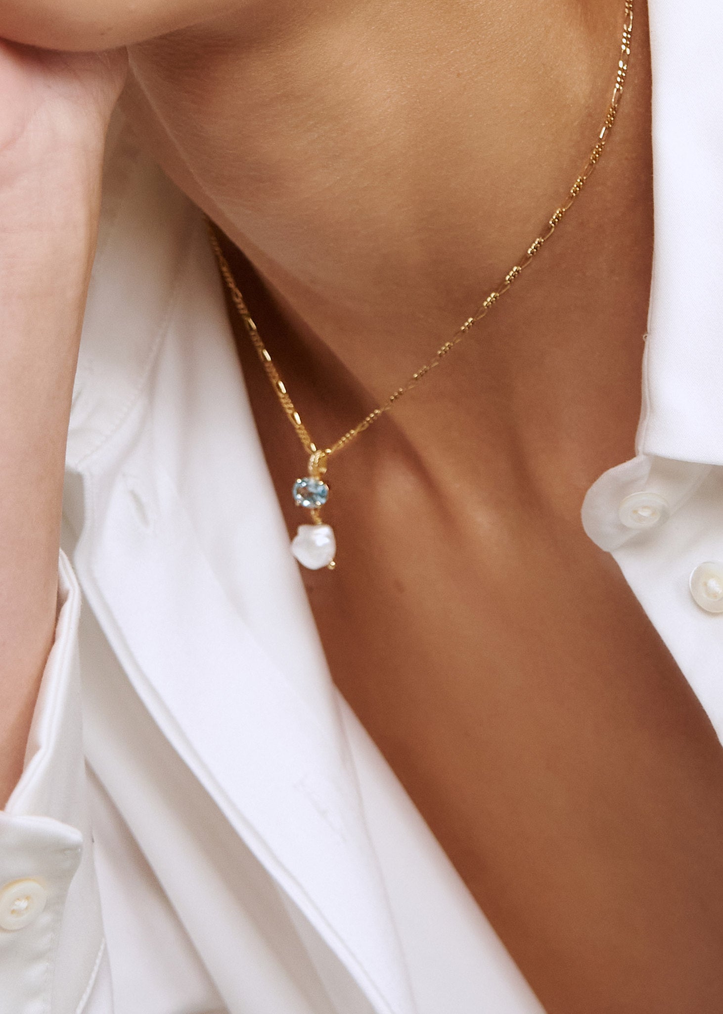 Mira pendant with Blue Topaz and Keshi Pearl - gold plated