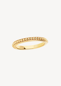 enkel og elegant ring i guldbelagt sterling sølv til stacking med prikket mønster i byzantisk stil fra carré jewellery