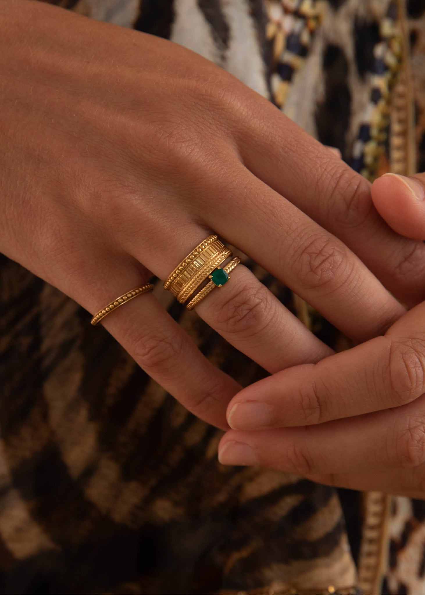 Woman wearing antique inspirered rings from carré jewellery with green agate gemstones in gold plated sterling silver