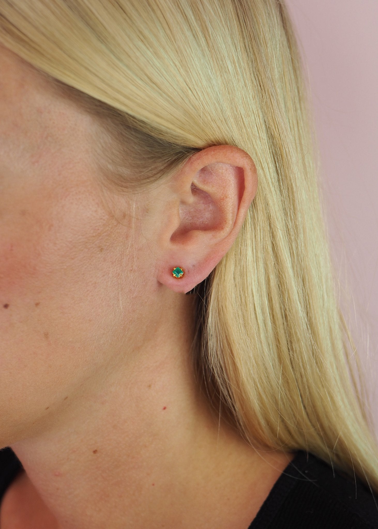 Nina ear stud with Green Agate - gold plated