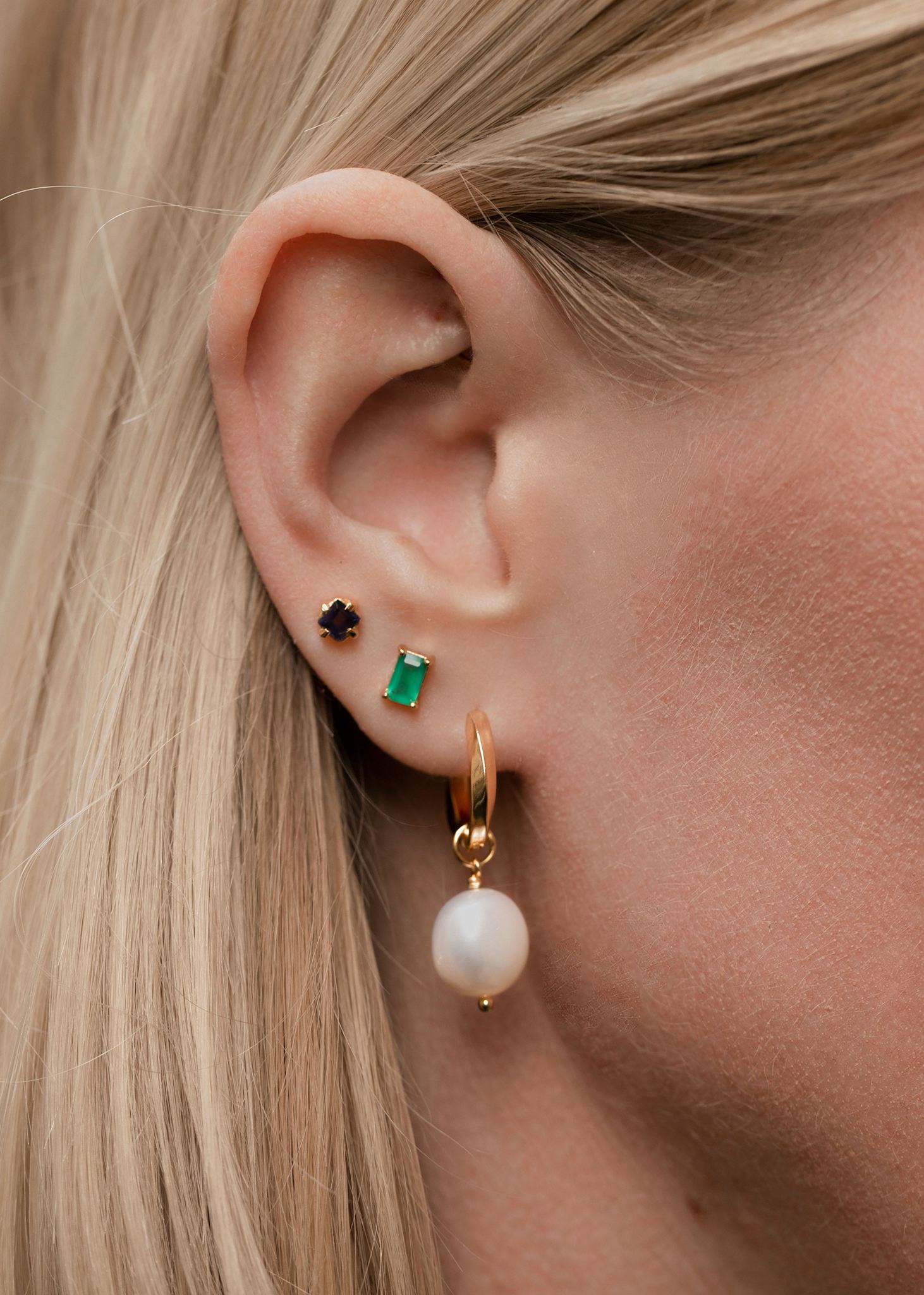 Nina ear stud with Iolite - gold plated