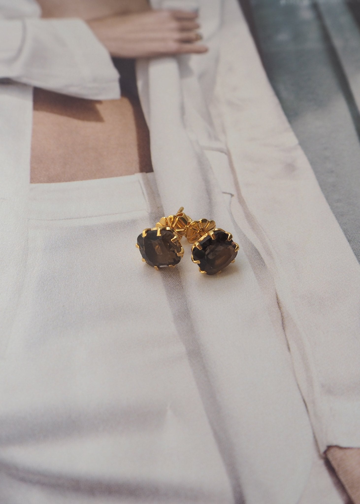 Cusion ear studs with Smokey Quartz - gold plated