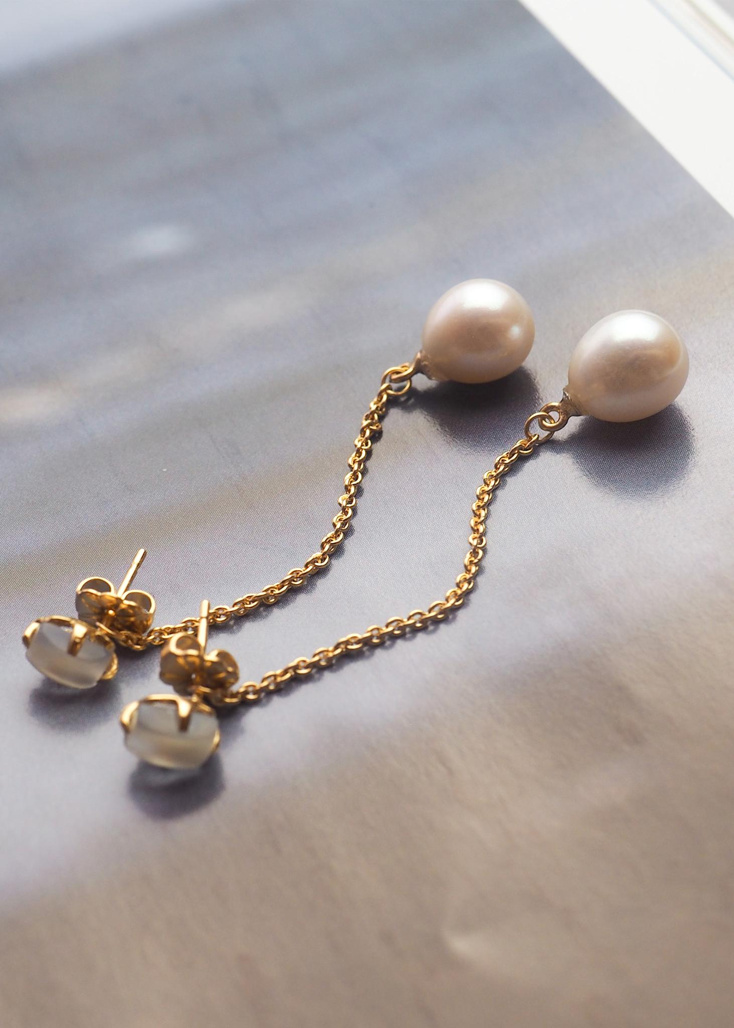 Ammalie ear studs with White Moonstone and Pearl - gold plated