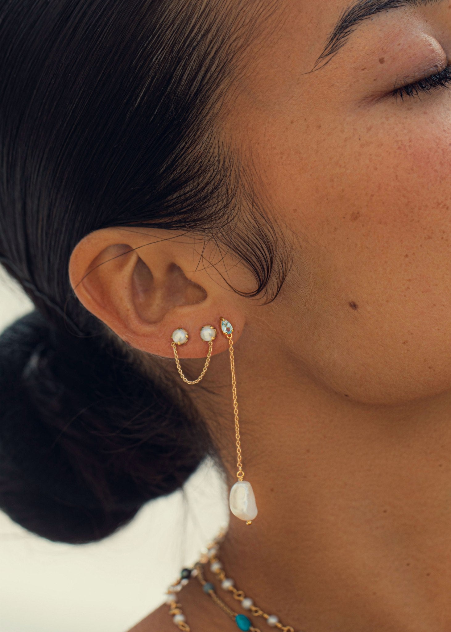 Phoebe ear stud with Pearl - gold plated