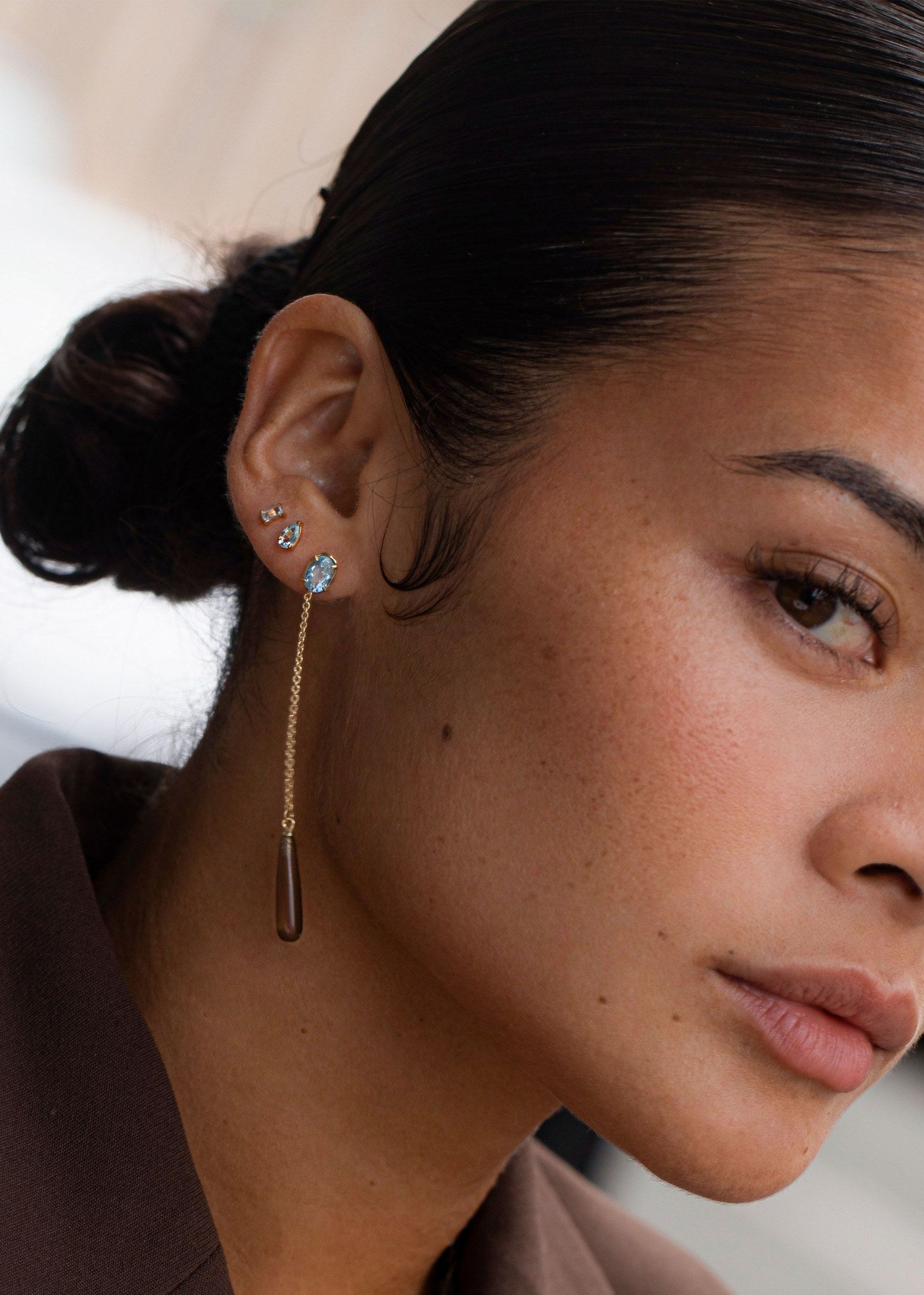 Echo ear stud with Blue Topaz - gold plated