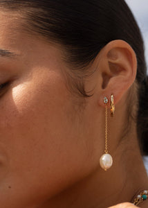Aqua ear stud with Blue Topaz and Pearl - gold plated