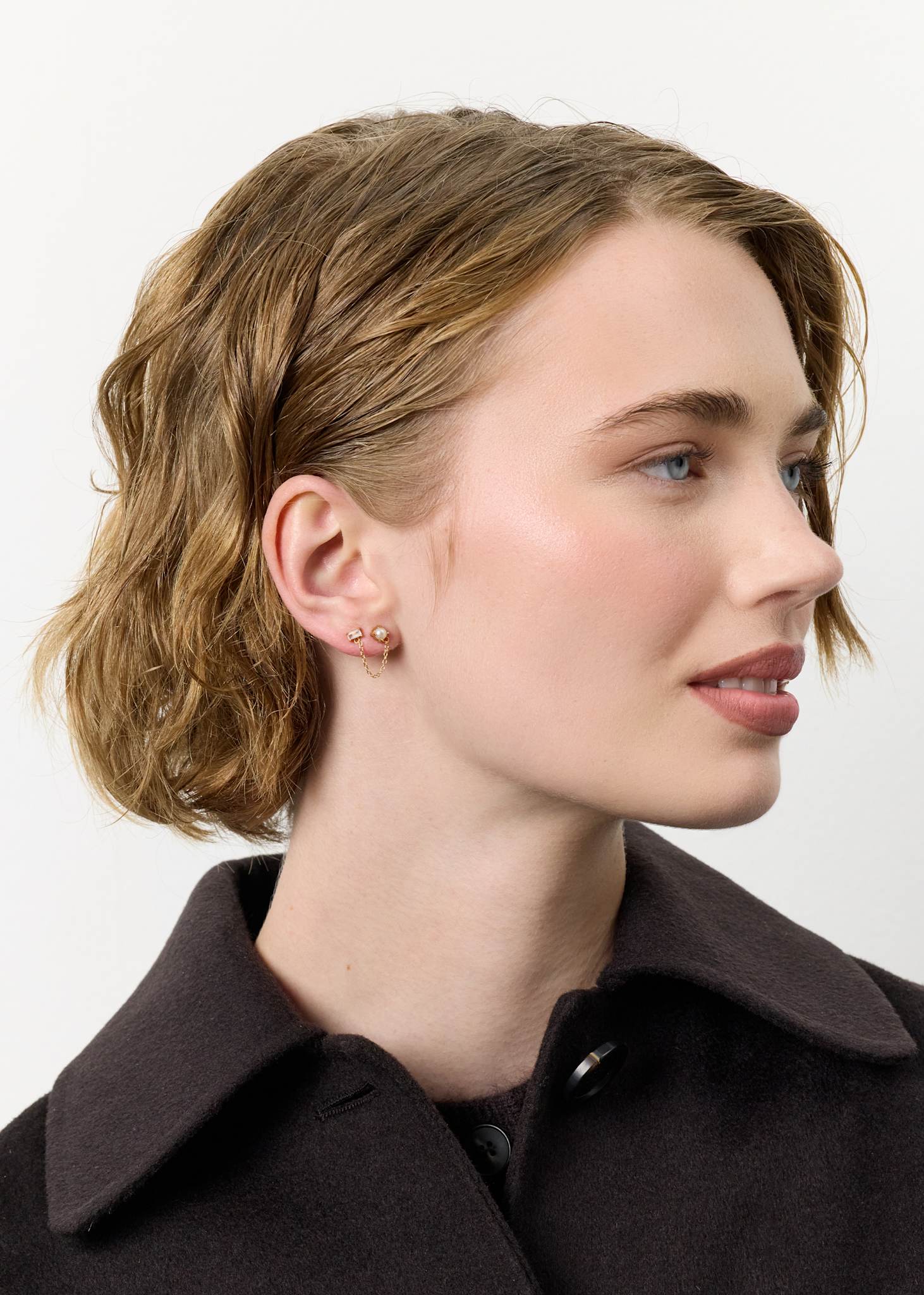 Phoebe ear stud with White Topaz and Pearl - gold plated
