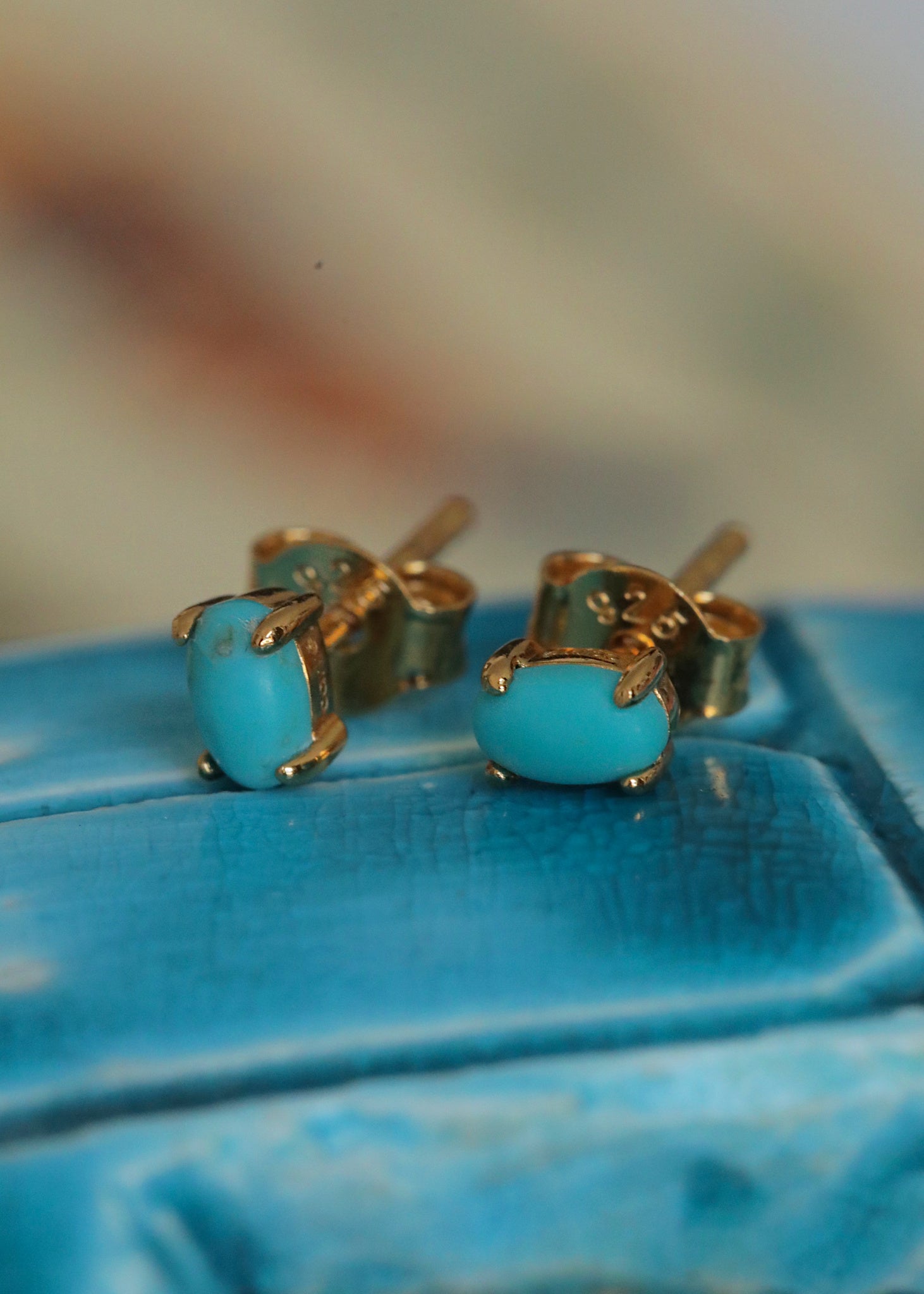 Esther ear stud with Turquoise 1 pc - gold plated