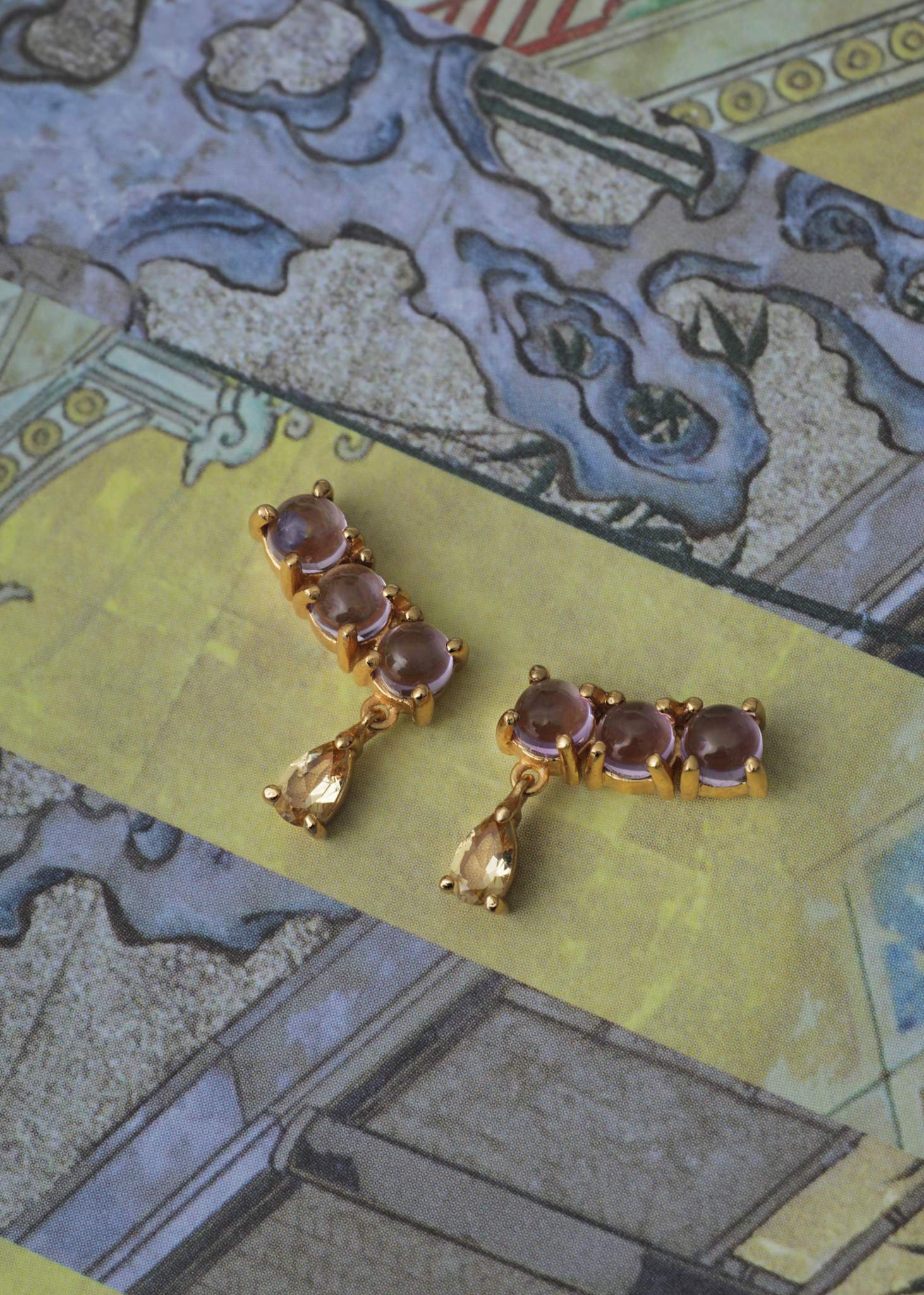 Leoni ear studs with Amethyst and Champagne Quartz - gold plated