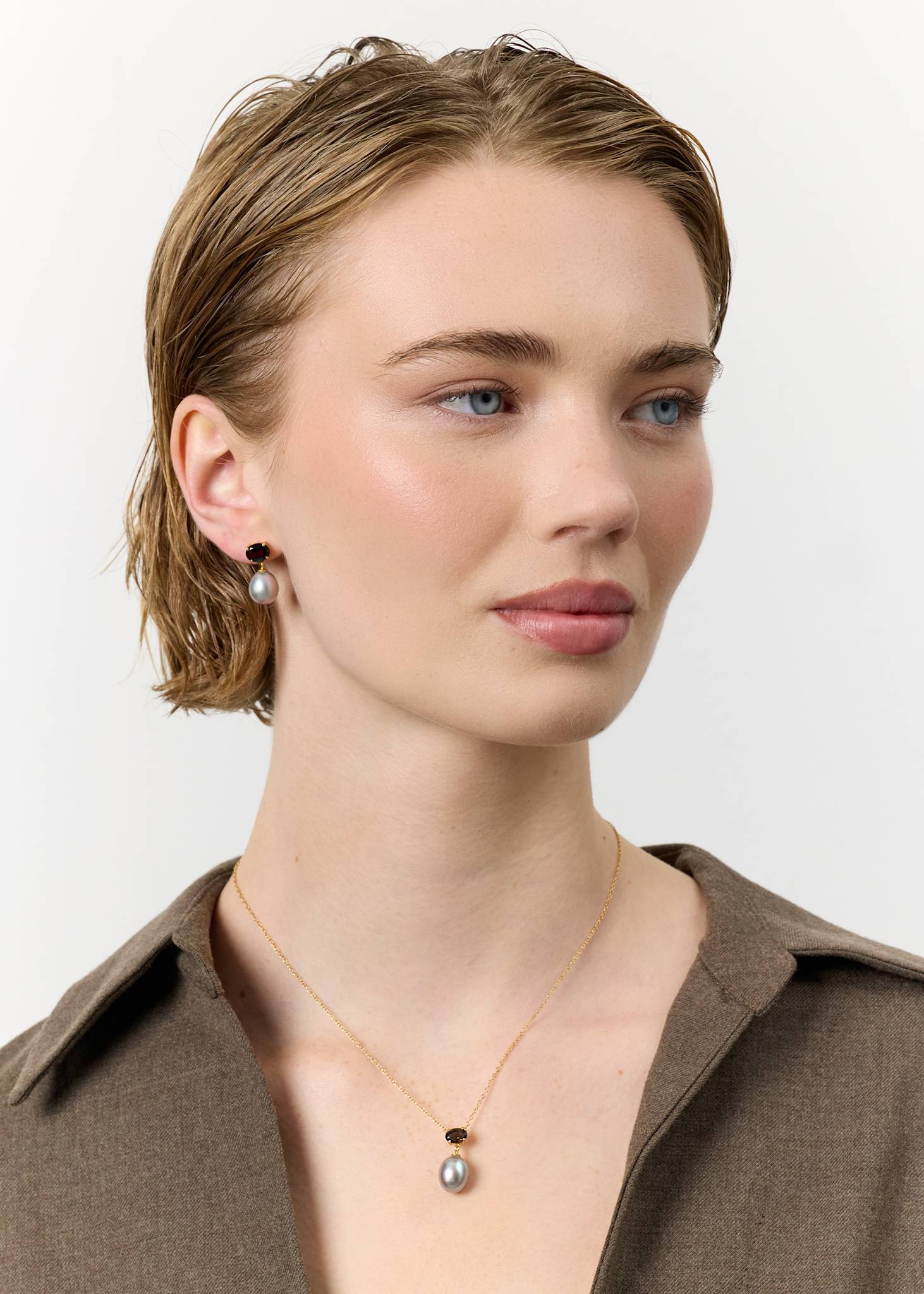 Polly ear studs with Smokey Quartz and Grey Pearl - gold plated