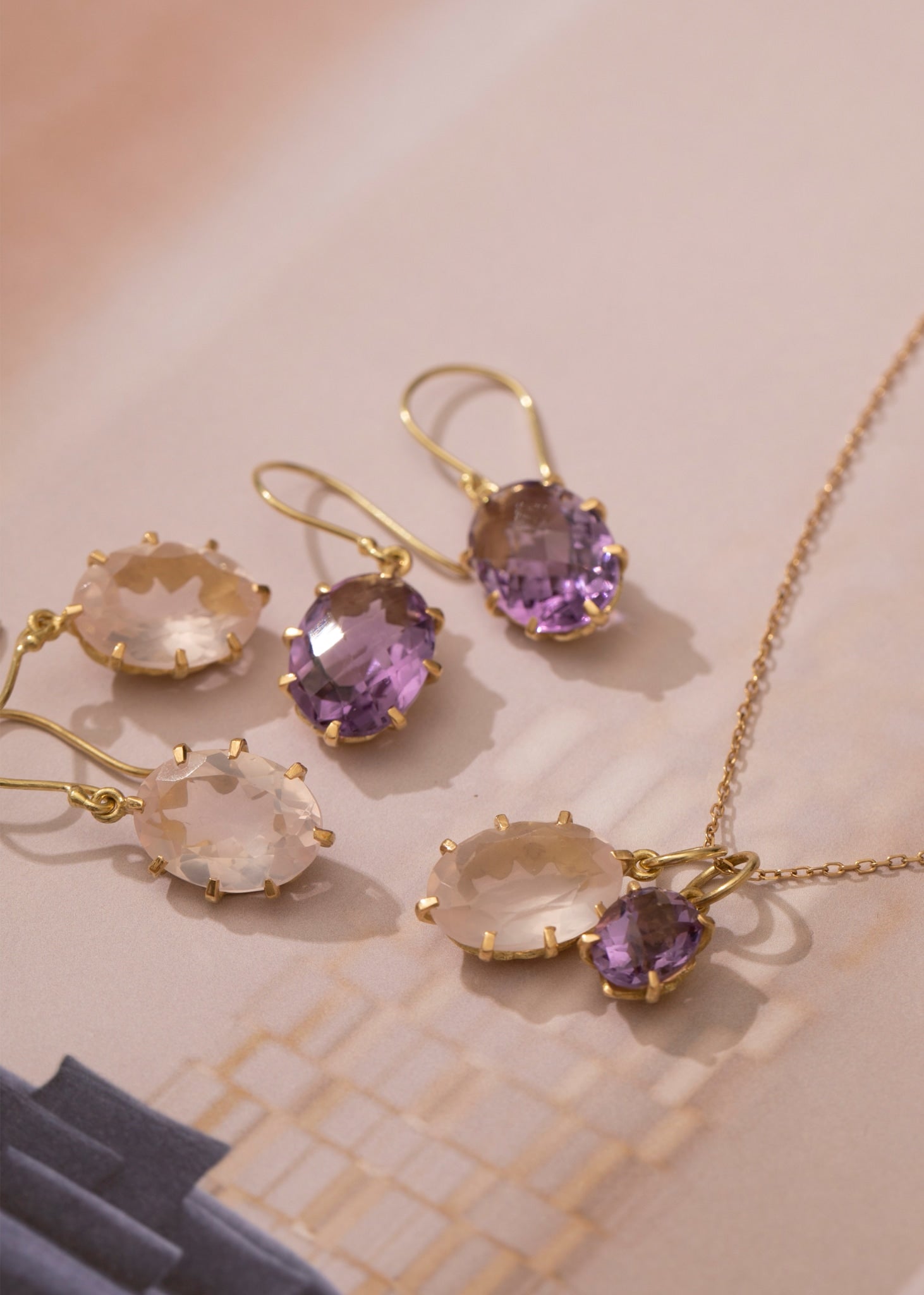 18-Karat Queen earrings with Amethyst