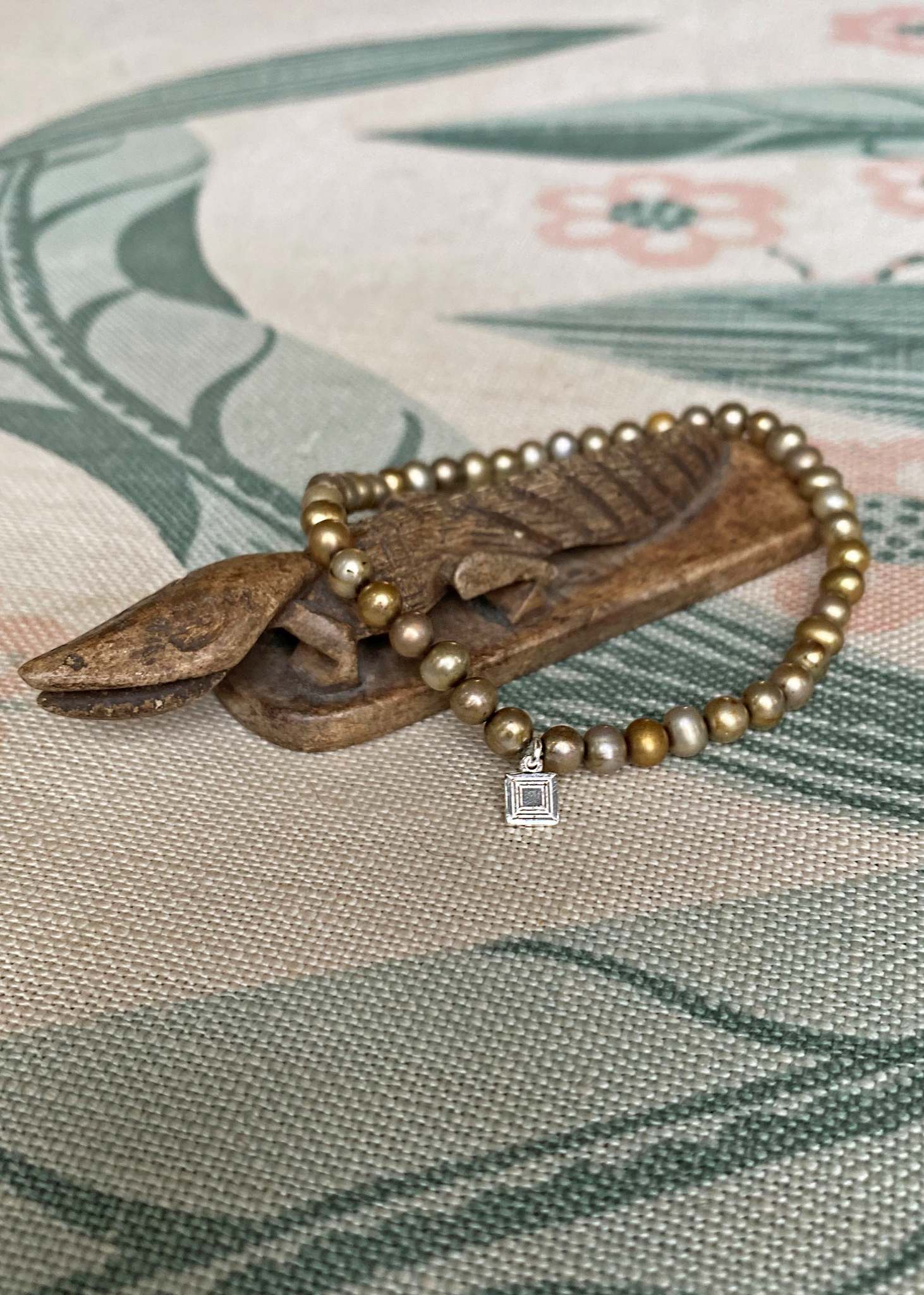 Karura bracelet with golden Freshwater Pearls 19 cm - silver