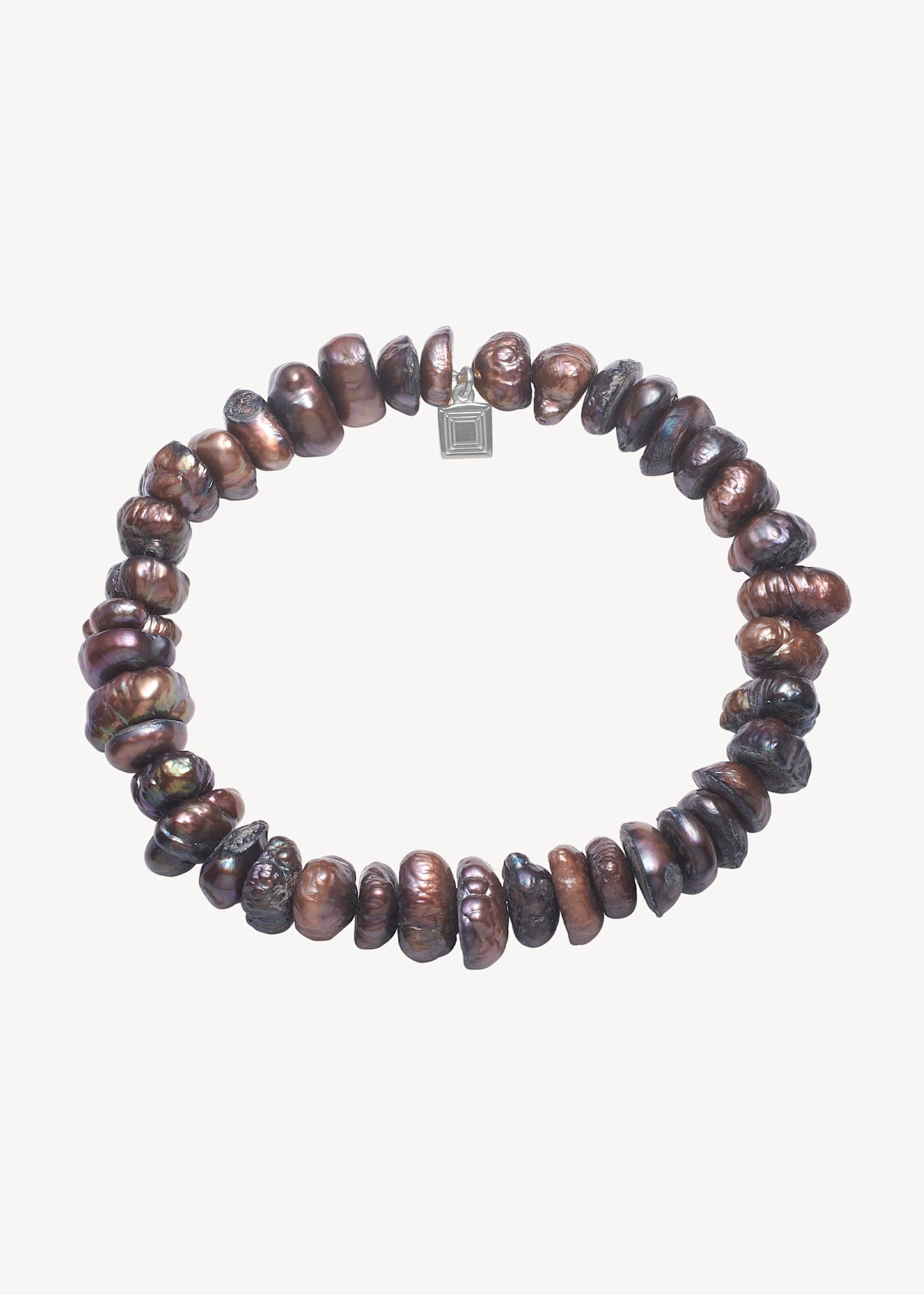 Unikt armbånd til mænd i sterling sølv med carré logo tag og gråbrune påfugle perler i slip on stil