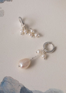 Hoops og charms fra carré jewellery med ferskvandsperler i sterling sølv, perfekt gave til hende 