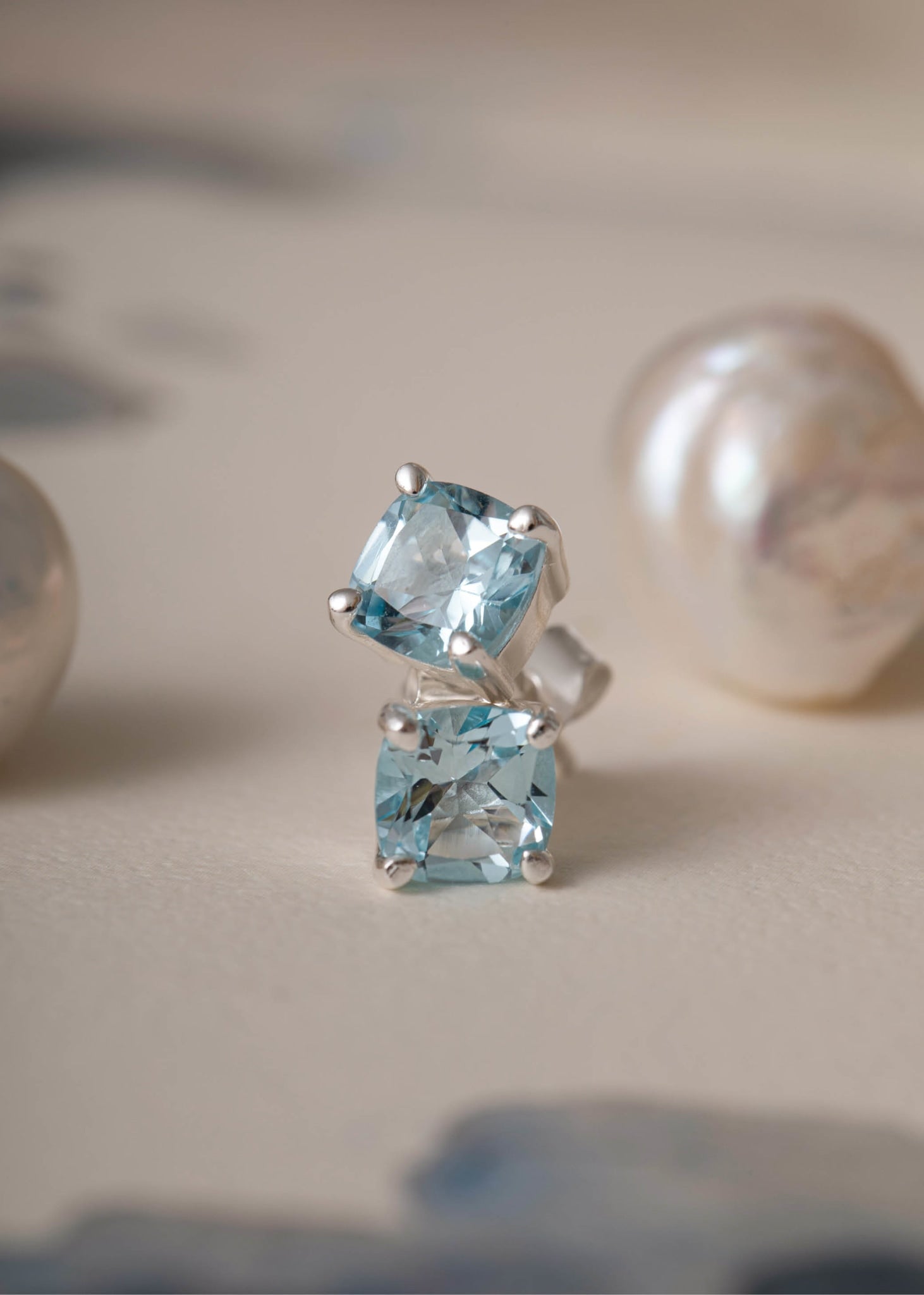 Delphine ear stud with Blue Topaz - silver