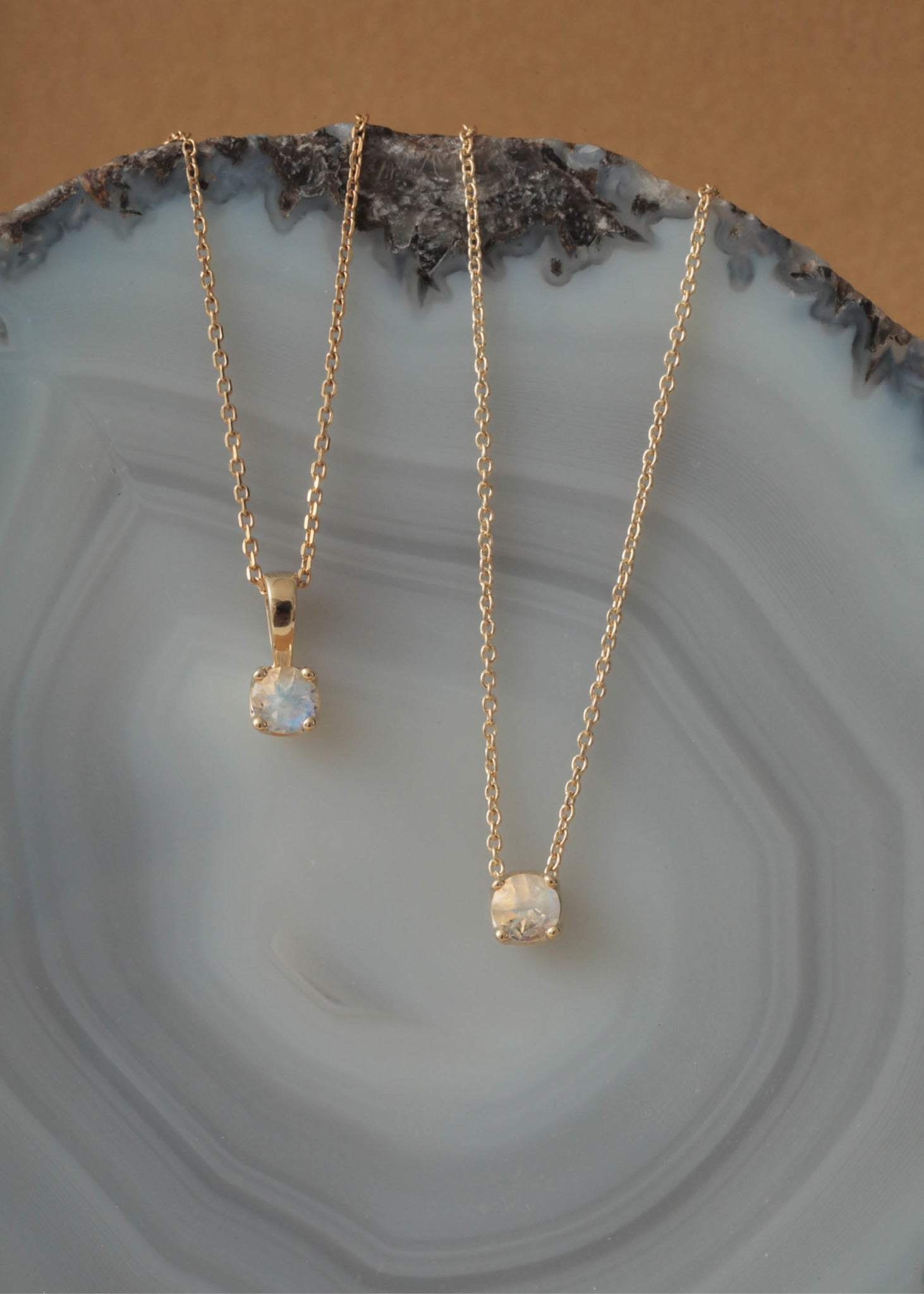 10-Karat Iris necklace with Rainbow Moonstone