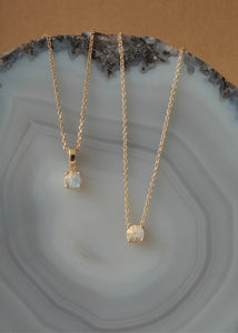 10-Karat Iris necklace with Rainbow Moonstone