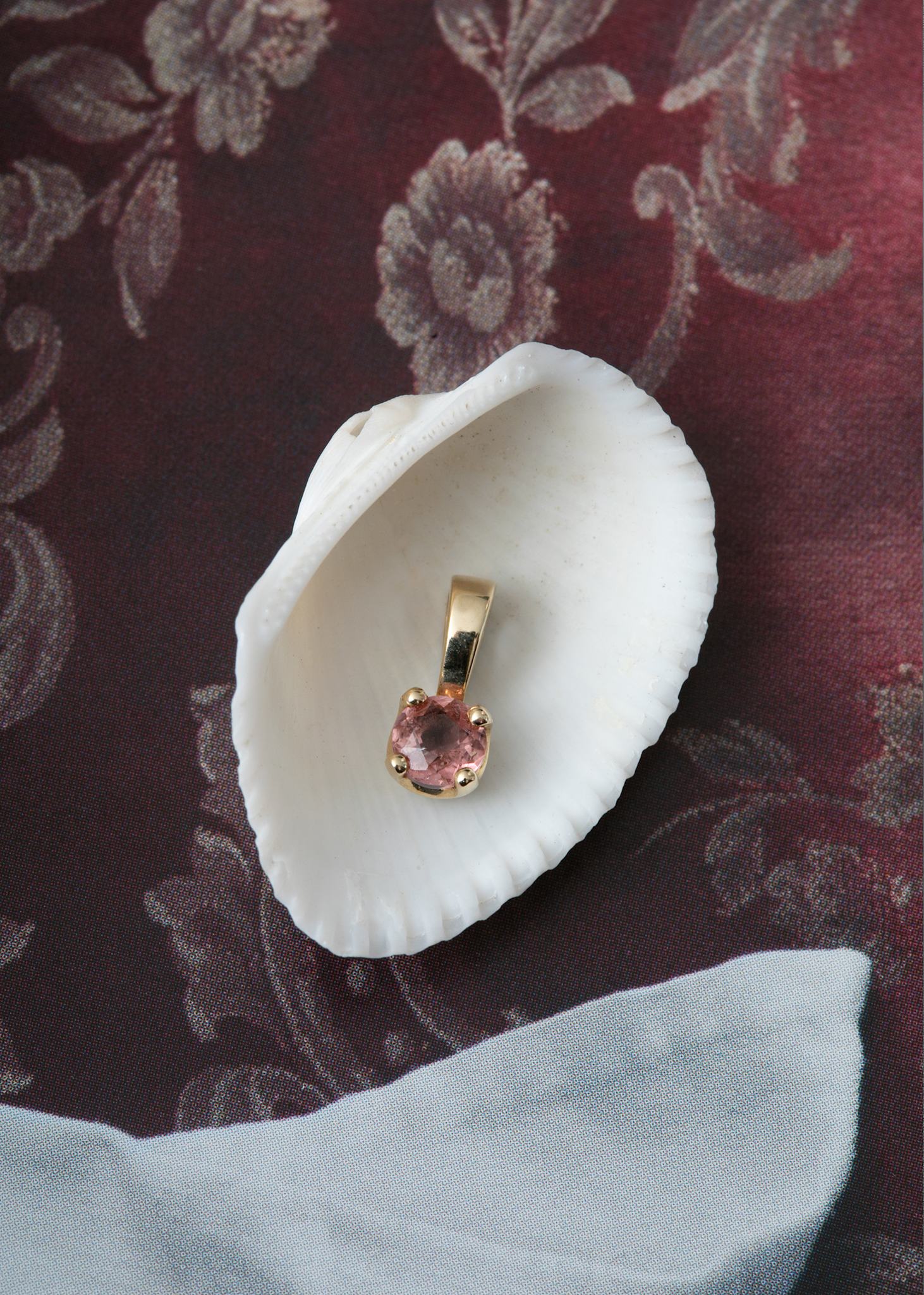 10-karat Rainbow pendant with Pink Tourmaline