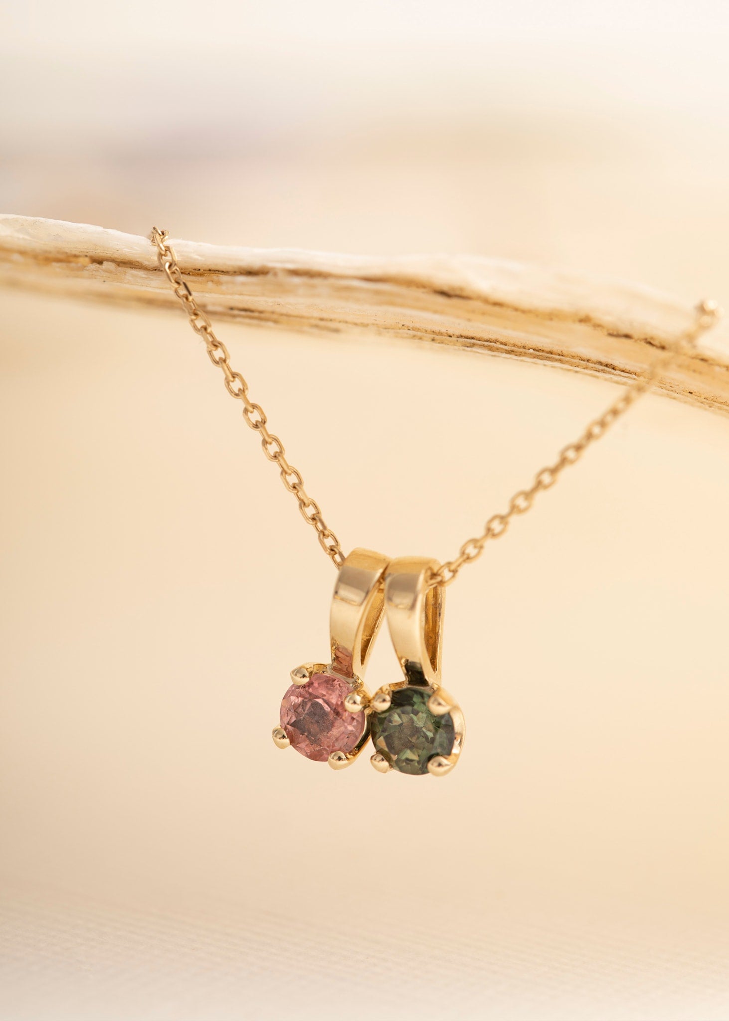 10-karat Rainbow pendant with Pink Tourmaline