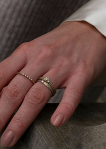 10-karat Reine ring with Champagne Diamond
