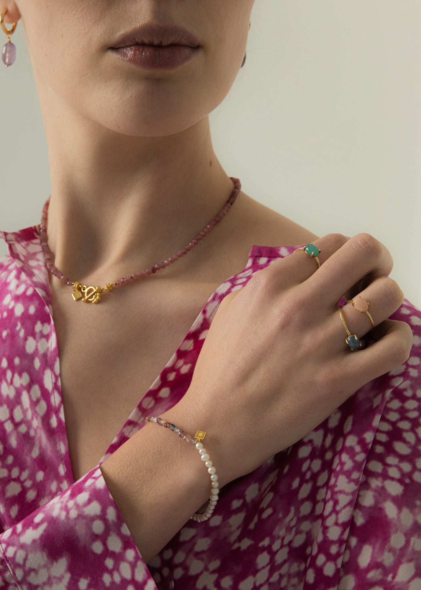 Woman wearing a 10-karat solid gold ring for new mothers and mothers with peach moonstone