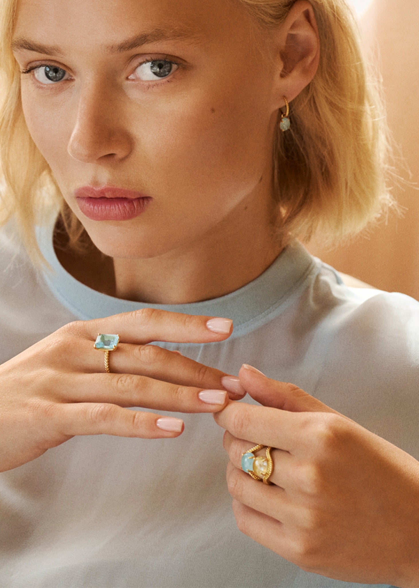 10-karat Venus ring with Blue Topaz
