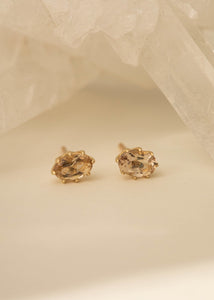 10-Karat Stella ear studs with Champagne Quartz