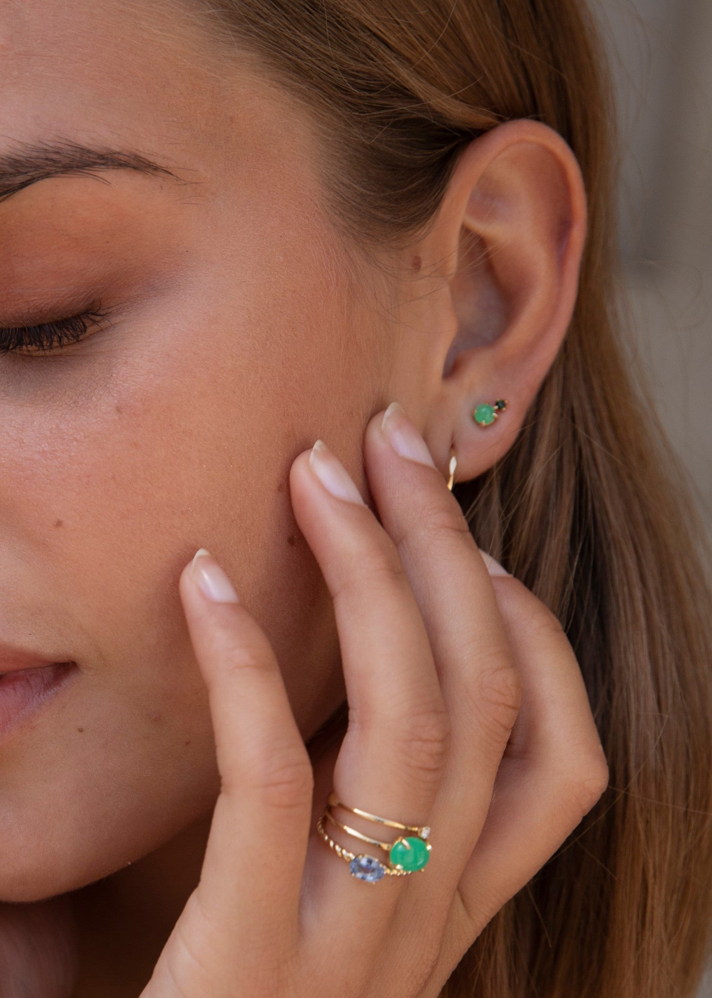 10-Karat Bryna ear stud with Chrysoprase and Tourmaline