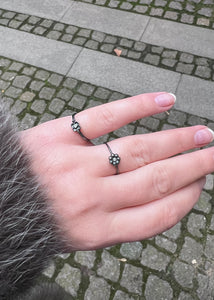 Poppy ring with Diamond - Oxidised silver