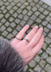 Floret ring with Diamond - oxidised silver