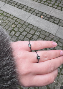 Floret ring with Diamond - oxidised silver