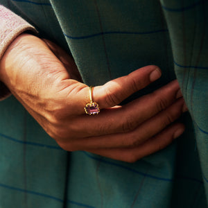 Young man with a gold plated amethyst ring from carré