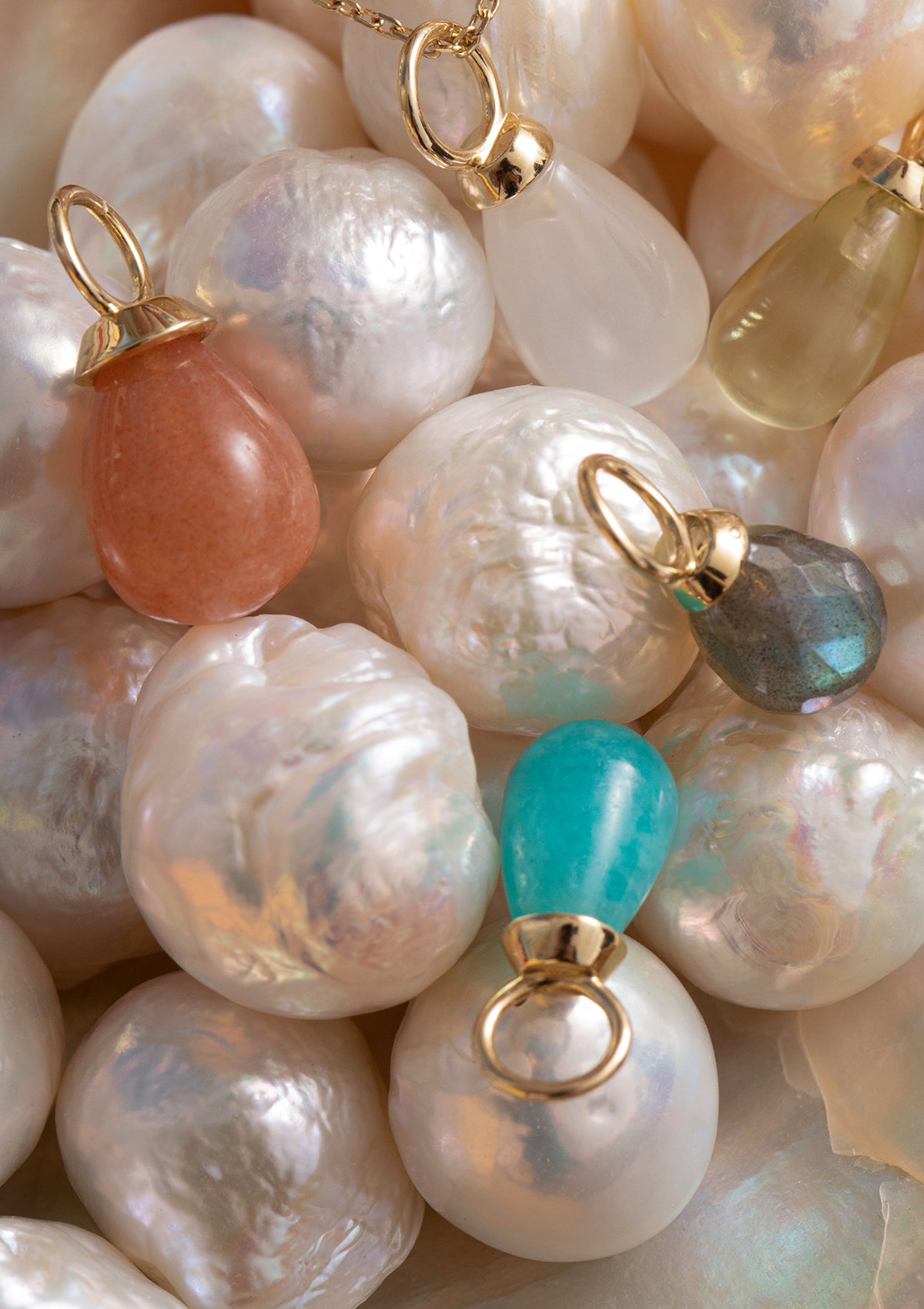 solid gold gemstone pendants from Carré. The pendants are in amazonite, labradorite, lemon quartz, sun stone and moonstone gemstones