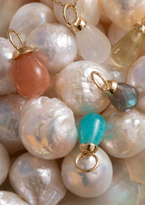 solid gold gemstone pendants from Carré. The pendants are in amazonite, labradorite, lemon quartz, sun stone and moonstone gemstones