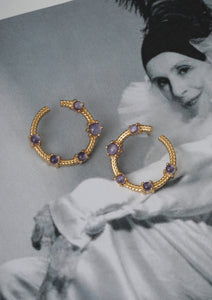 gold plated hoops from carré with amethyst gemstones