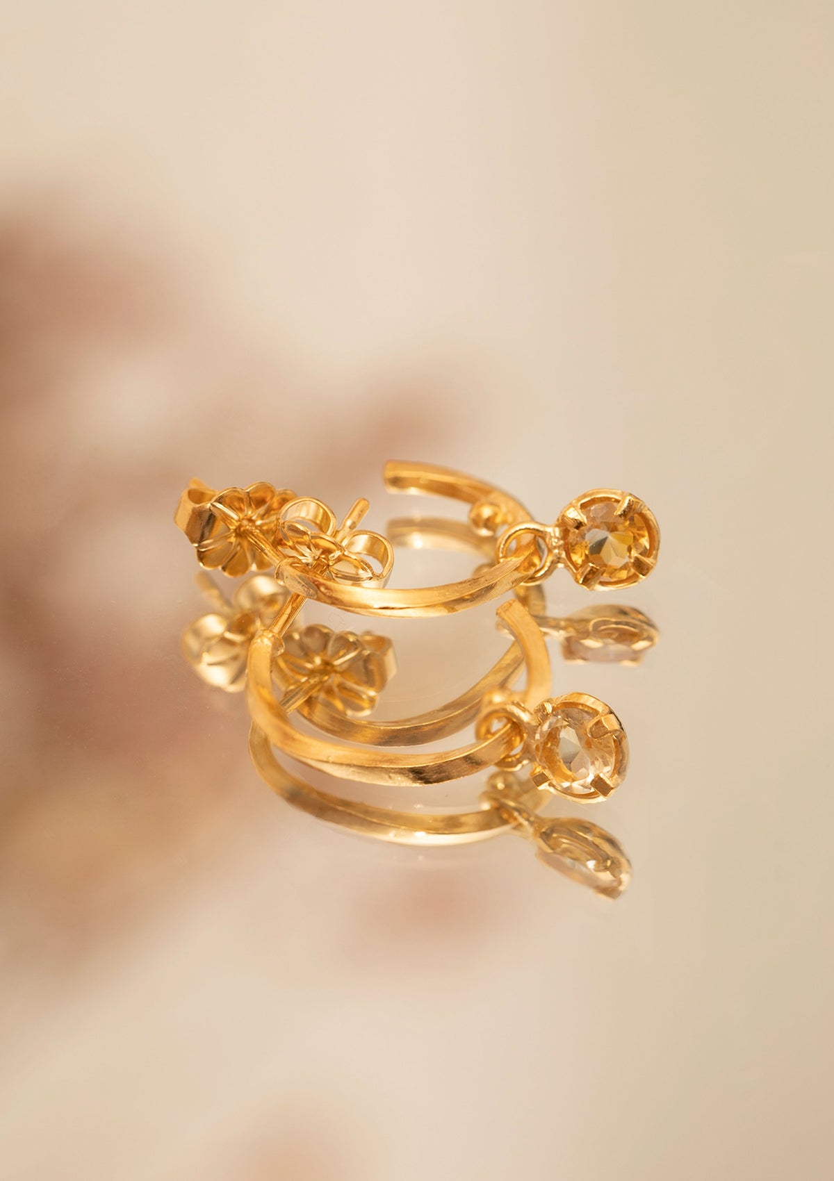 gold plated hoops with a citrine gemstone from carré