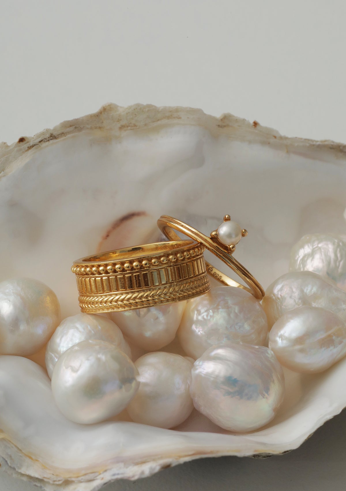 Gold plated rings from carré with pearls.