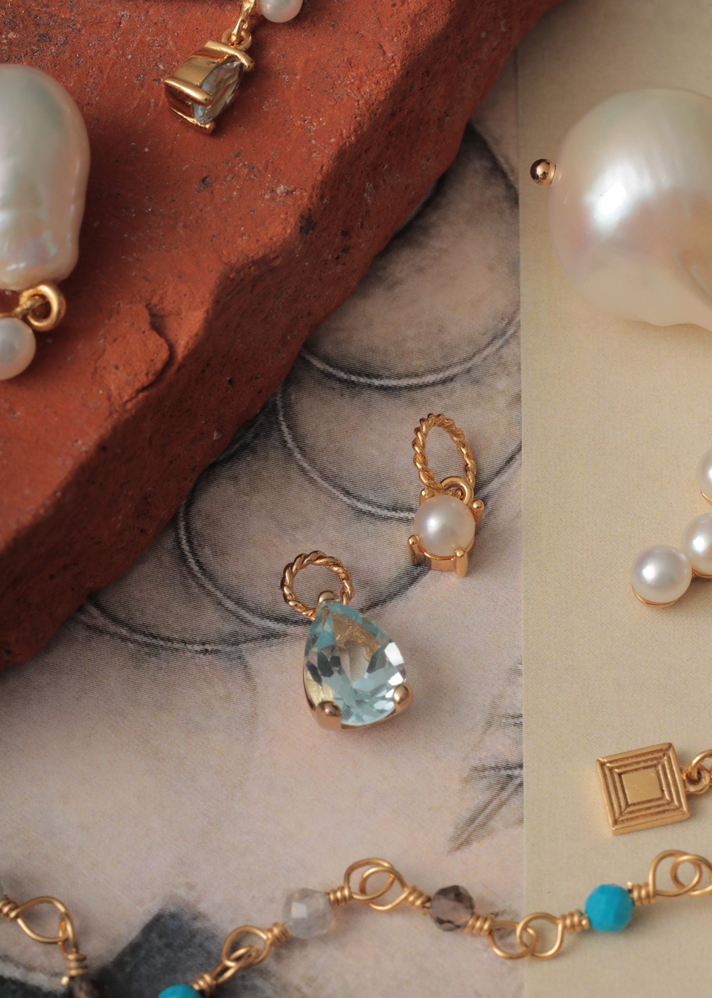Pirus charm with Blue Topaz - gold plated